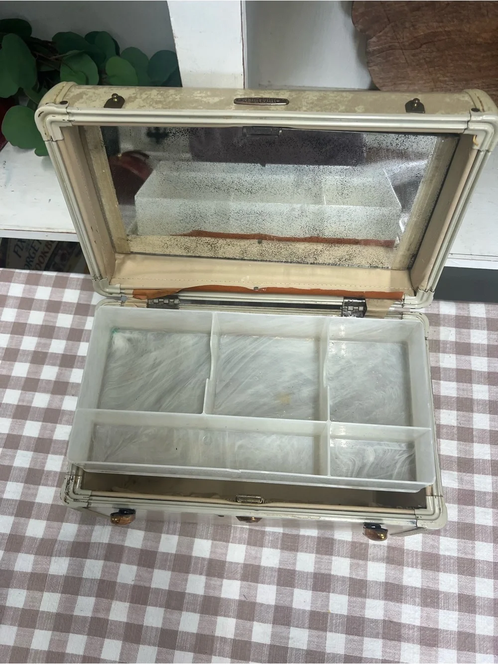 Vintage samsonite traincase cream marble makeup case retro grandma core luggage